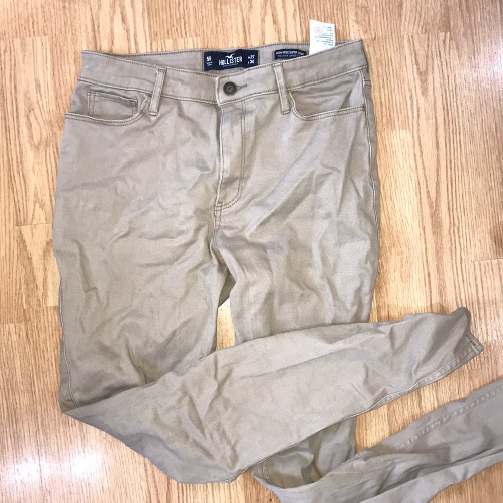 Hollister high rise khakis NWOT